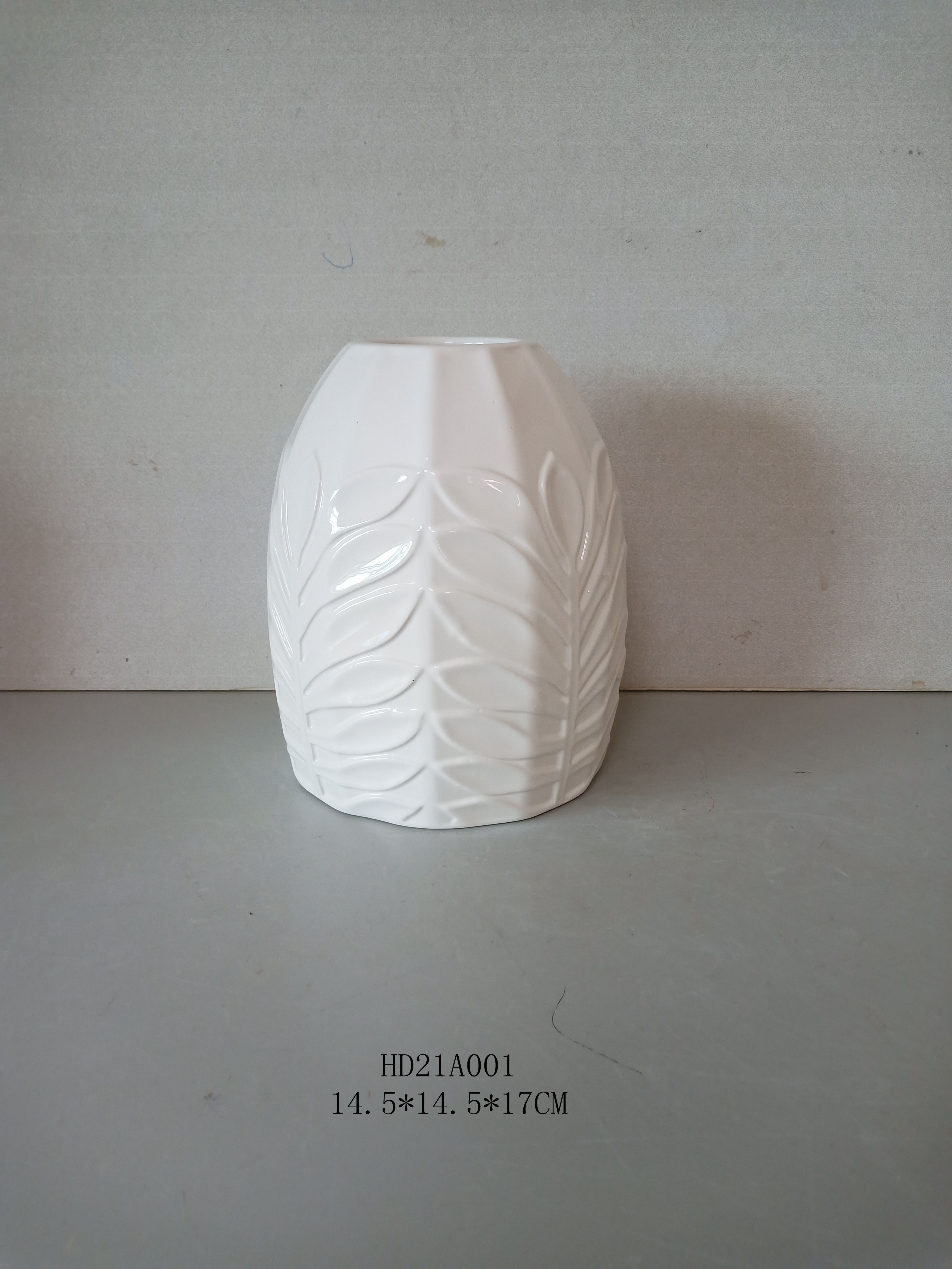 leaf design ceramic vase