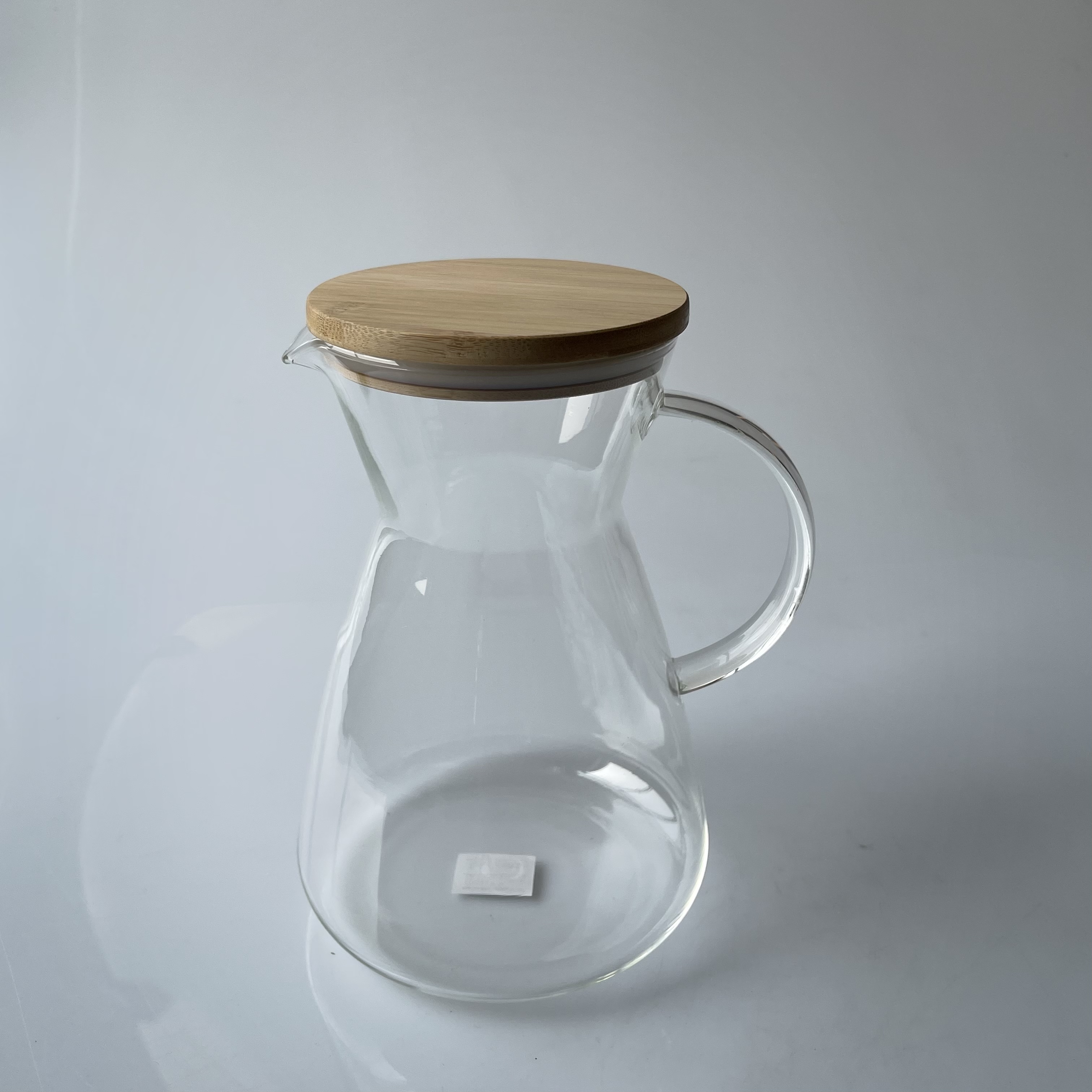 Heat-resistant glass bottle with bamboo lid