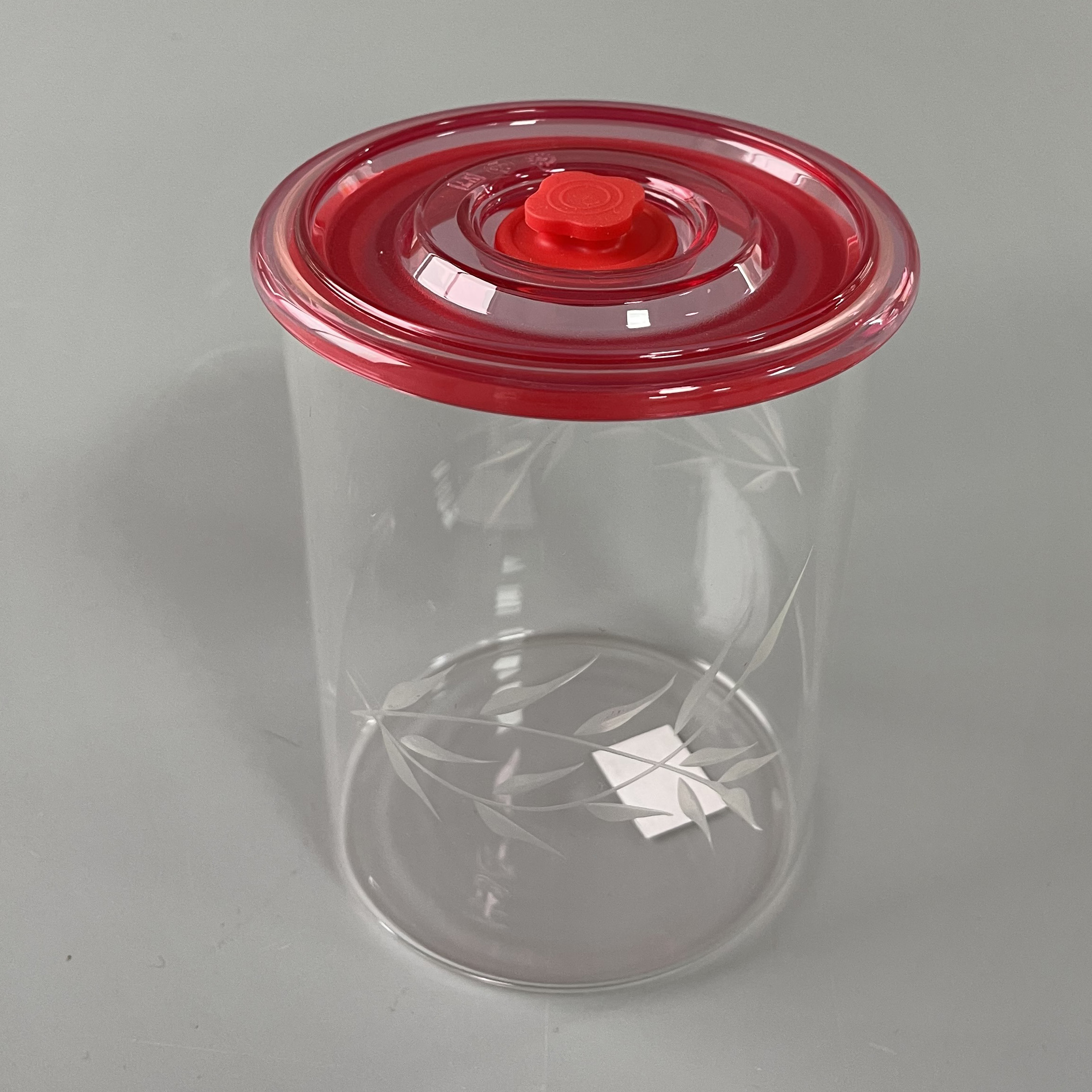 Heat-resistant glass bottle with red plastic lid