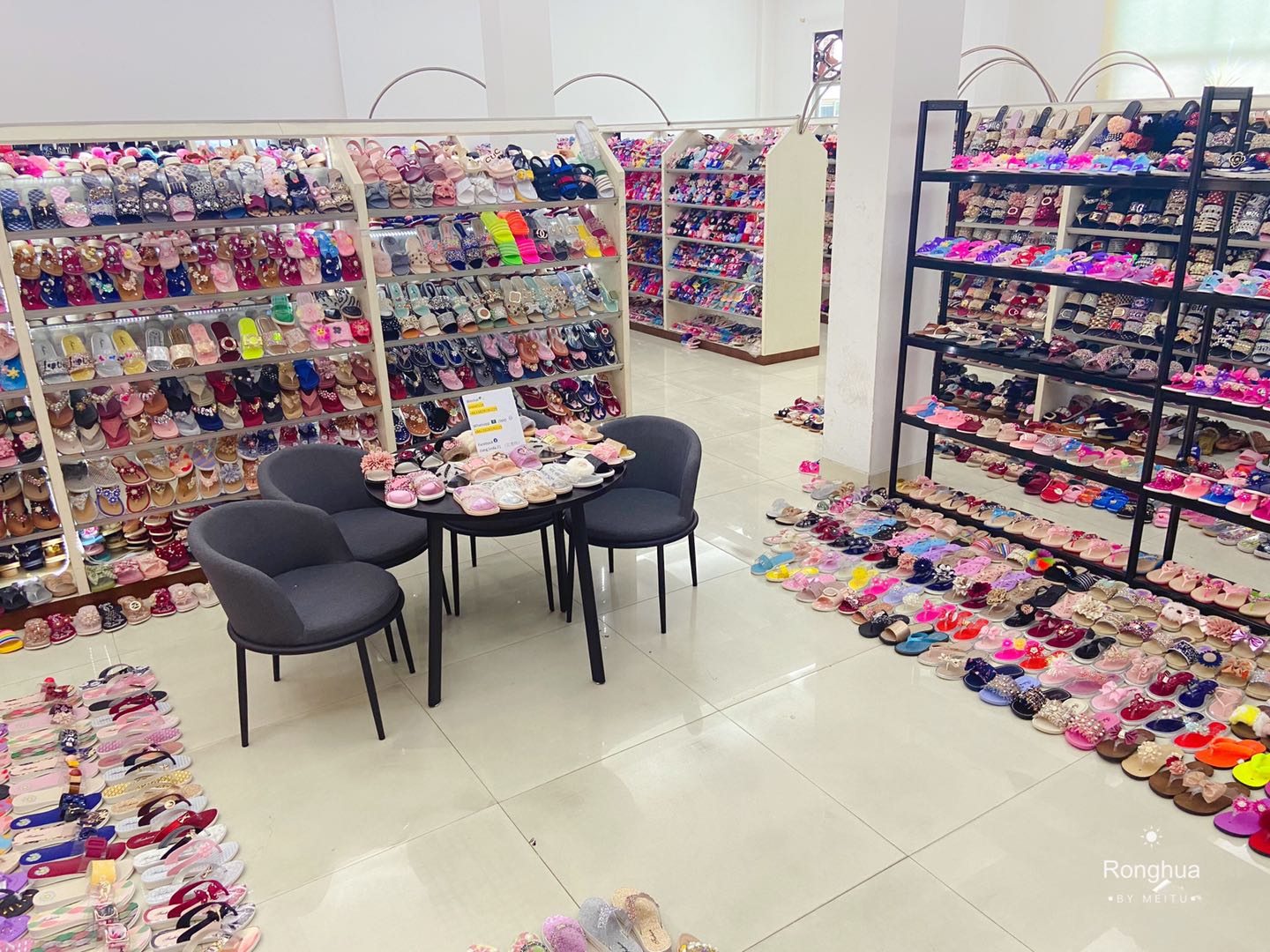 Jieyang Rongcheng District Ronghua Shoe Industry Co., Ltd. – Inflatable slippers 1