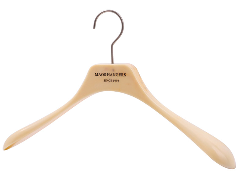 Plastic marble hanger for heavy clothes