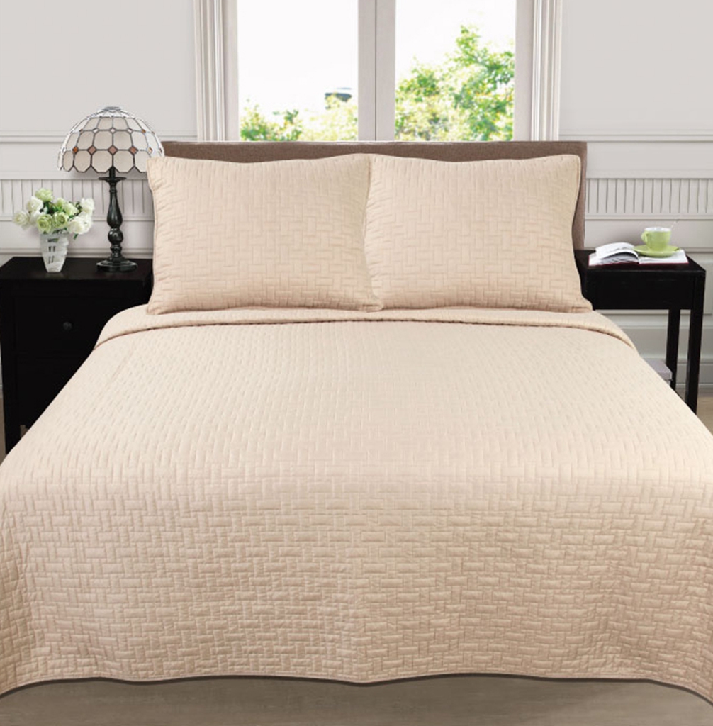 Polyester embroidered quilt set