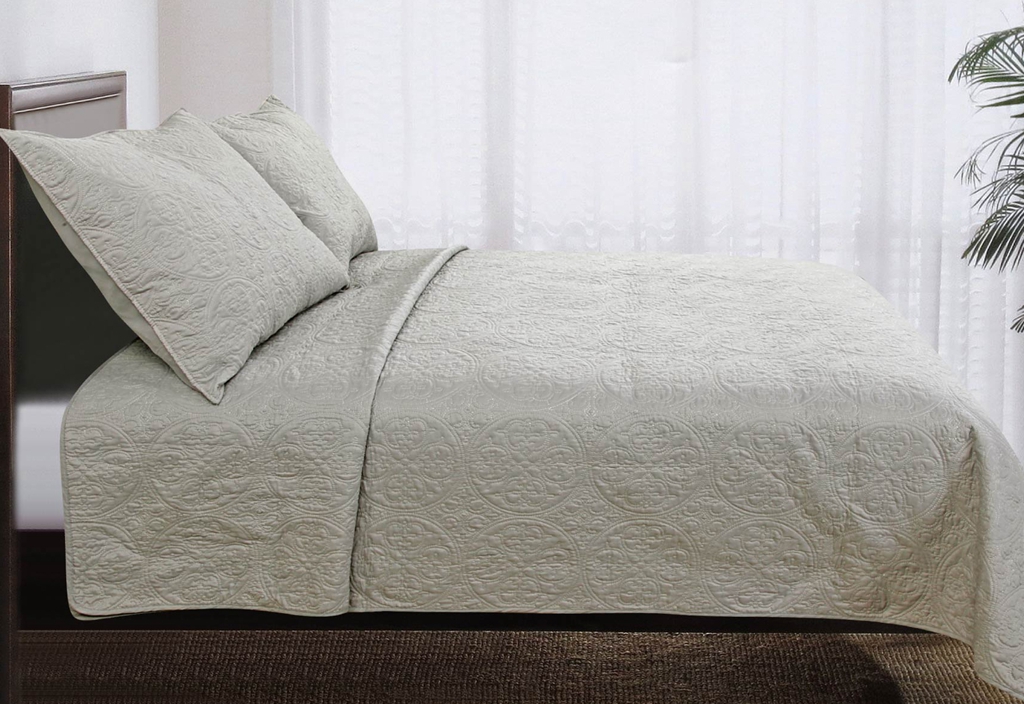 Microfiber embroidered quilt set