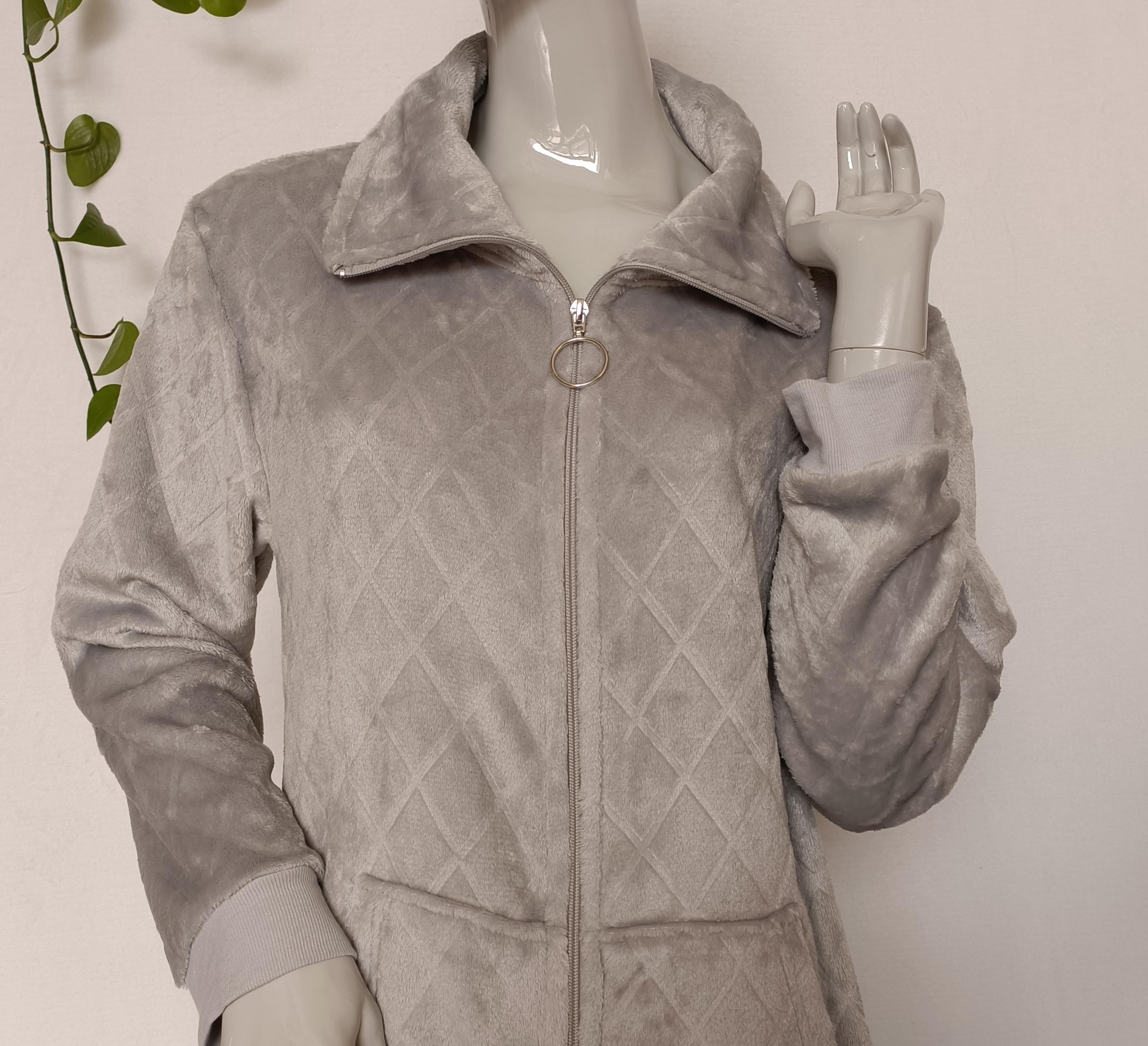 Ladies zip robe