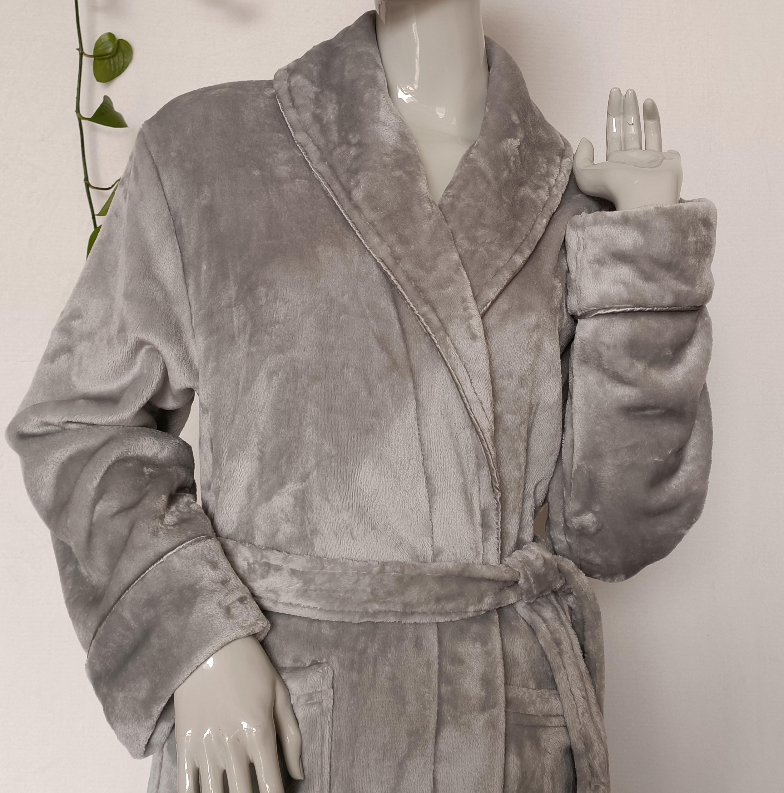 Ladies satin piping fleece robe