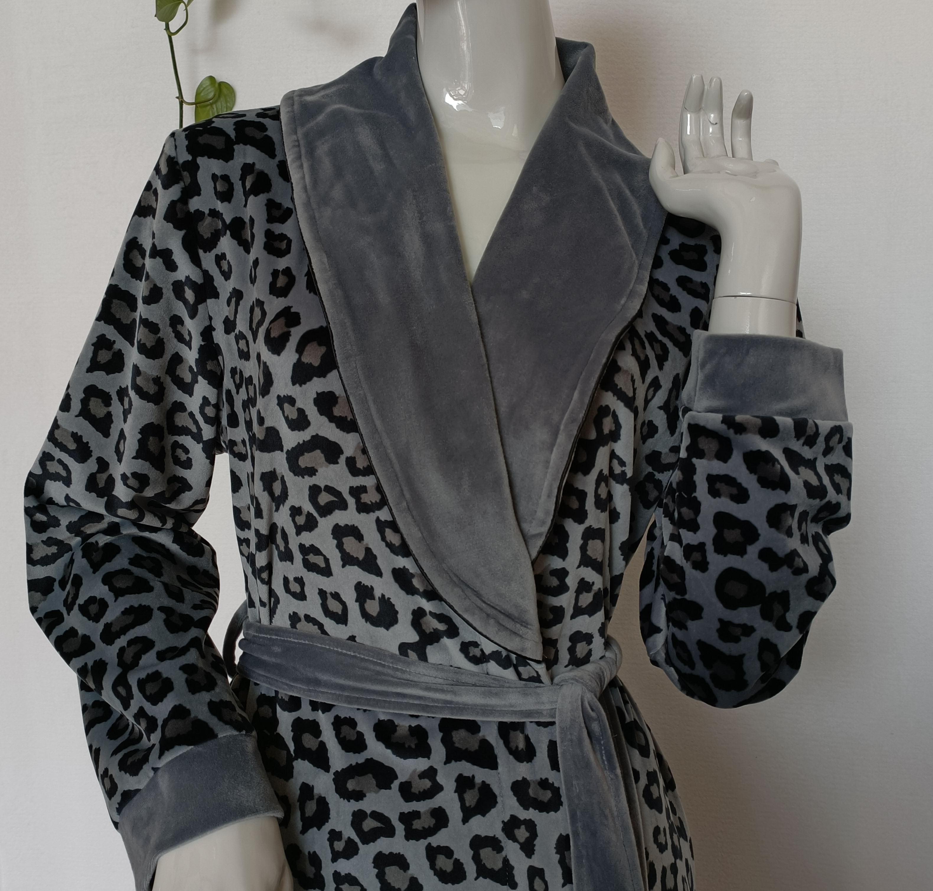 ladies super soft printed velvet robe