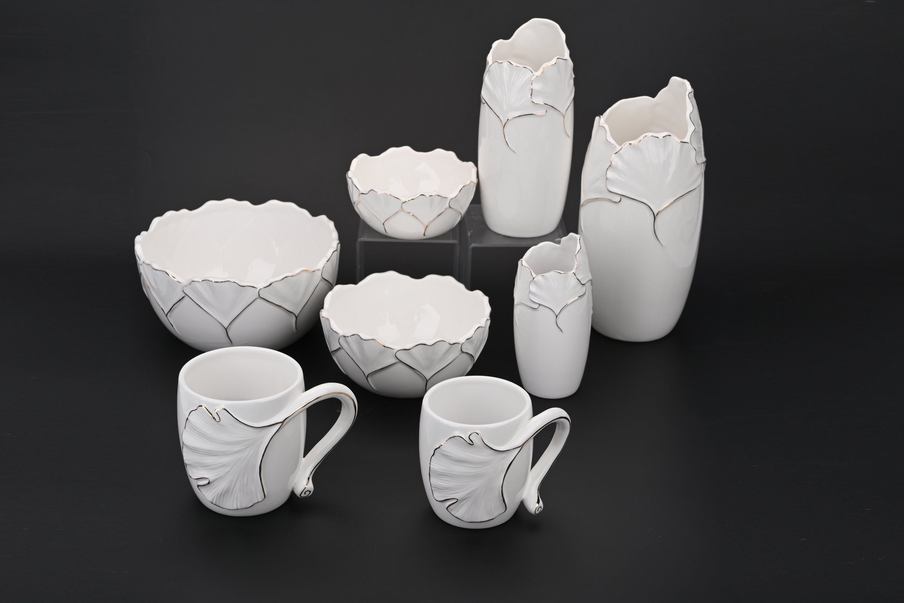 Ginkgo ceramic bowl with gold rim