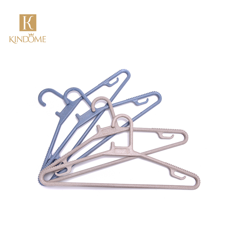 Amazon Hot Sale Eco Friendly Biodegradabler Plastic Coat Hanger with hooks for strap dresses