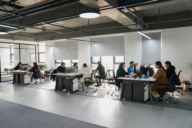 Zhejiang Qiuweite Fashion Co., Ltd. – women's sweater 1