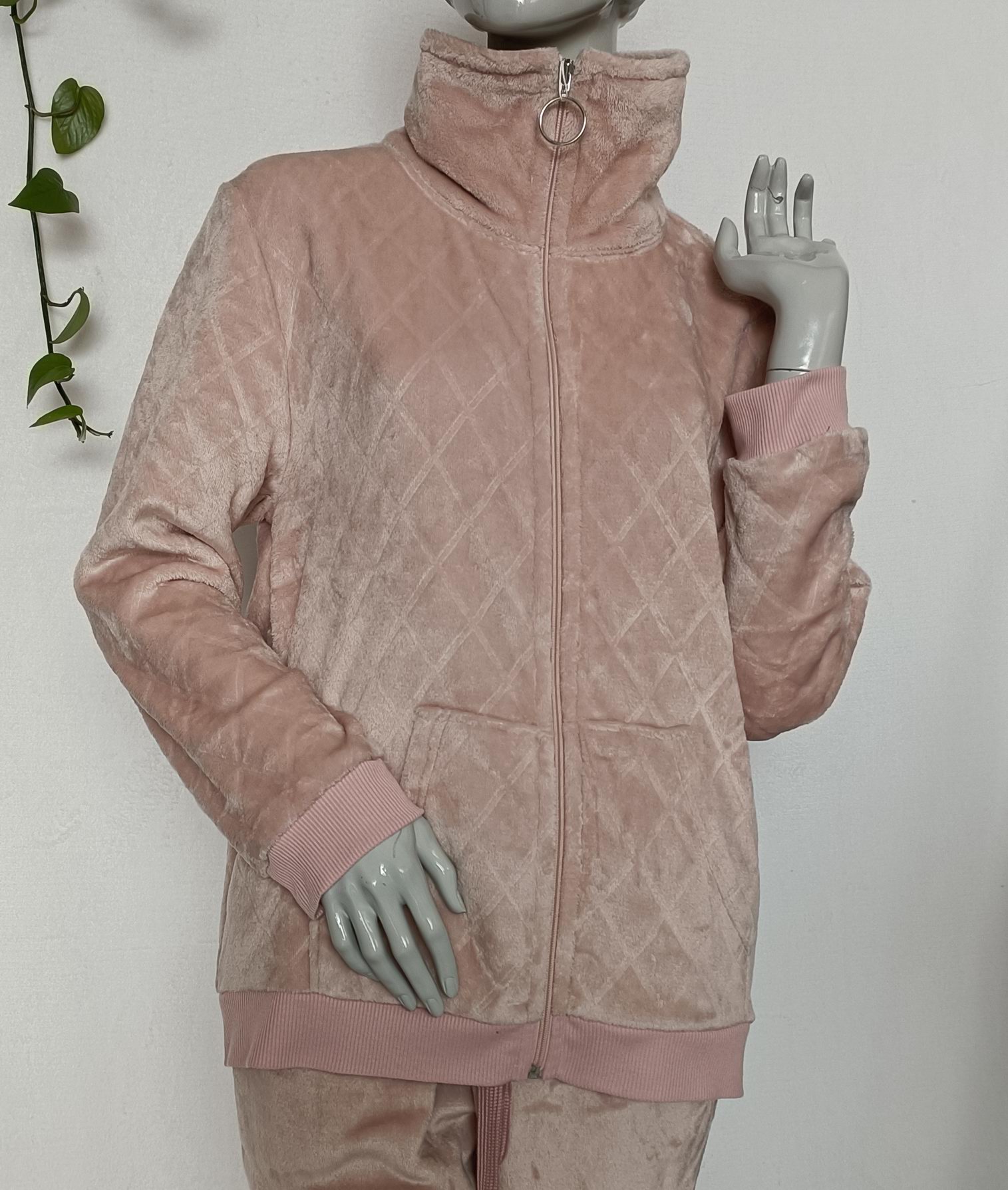 Ladies embossed flannel fluffy loungewear，pyjamas set