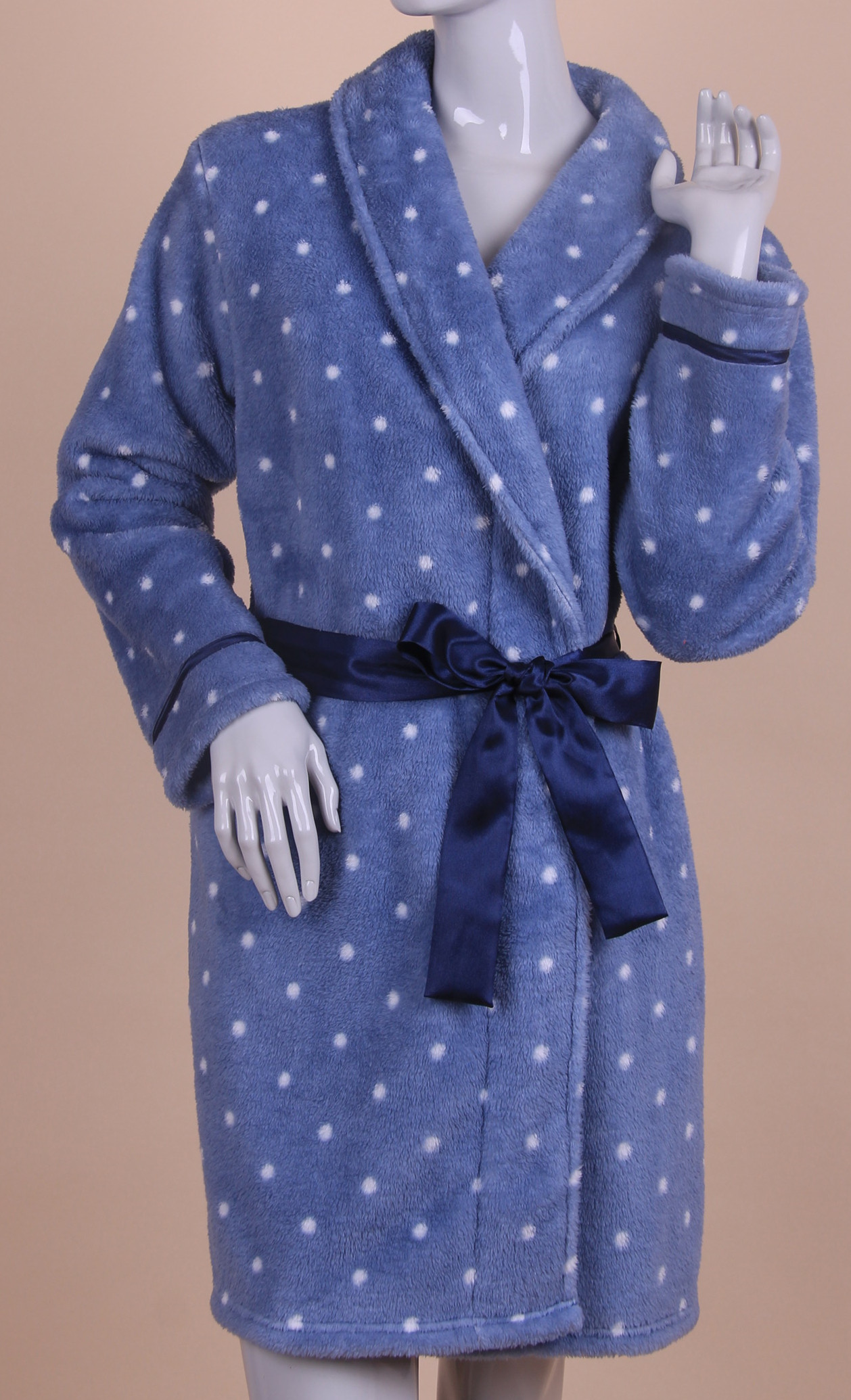 Ladies short robe in coral fleece