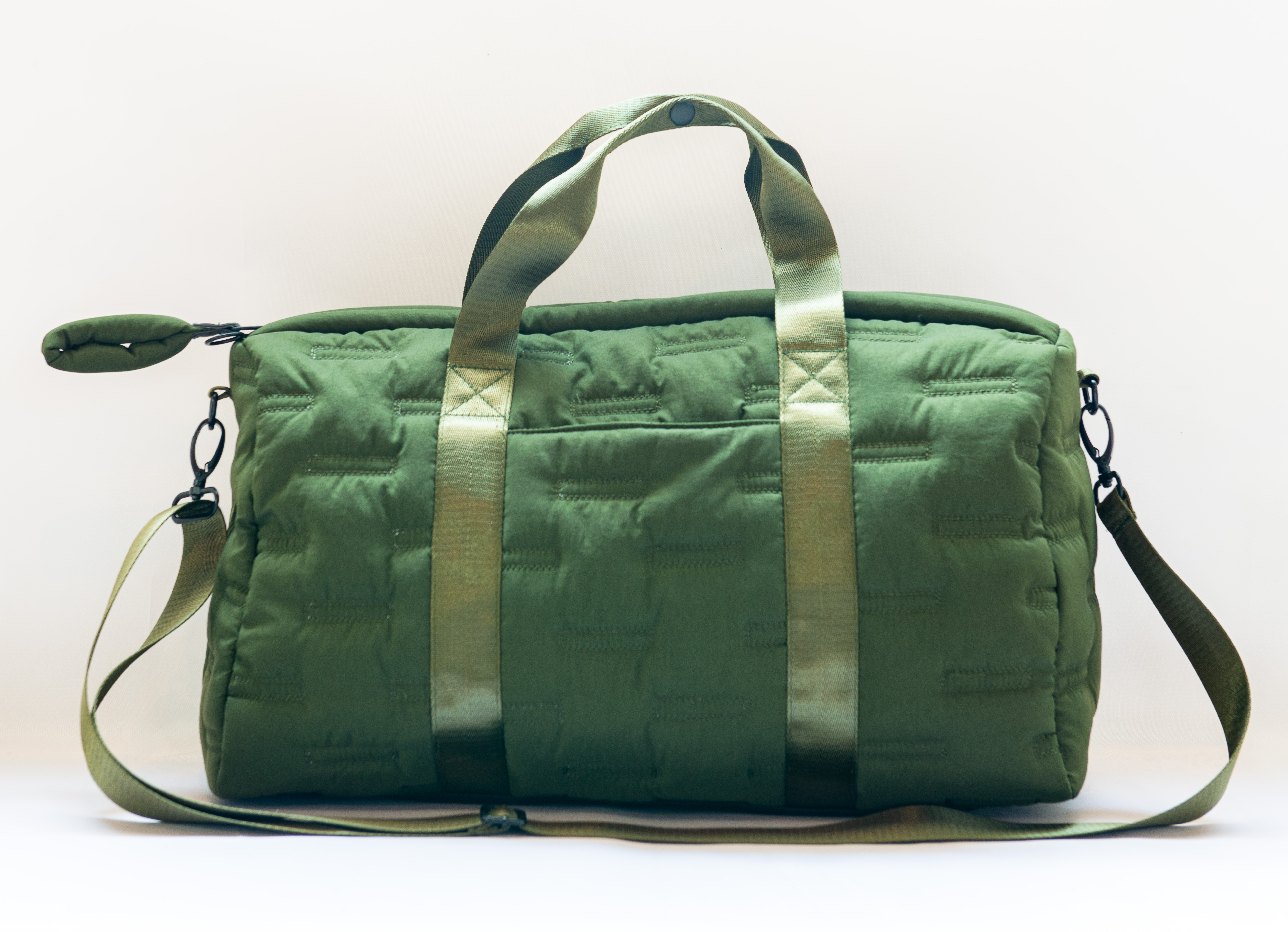 Leisure travel bag