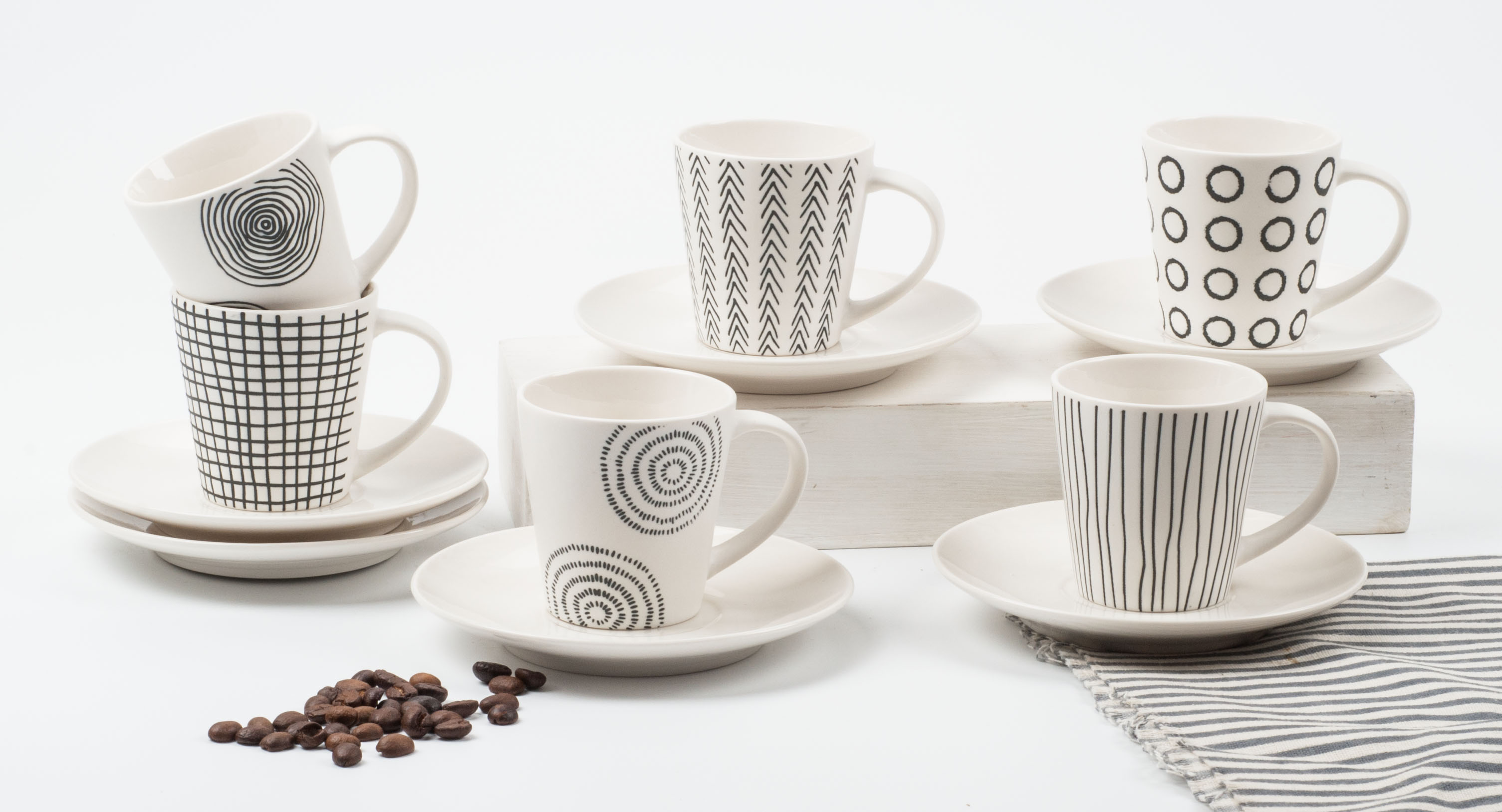 New bone china with hand painted &black ， white，blue design