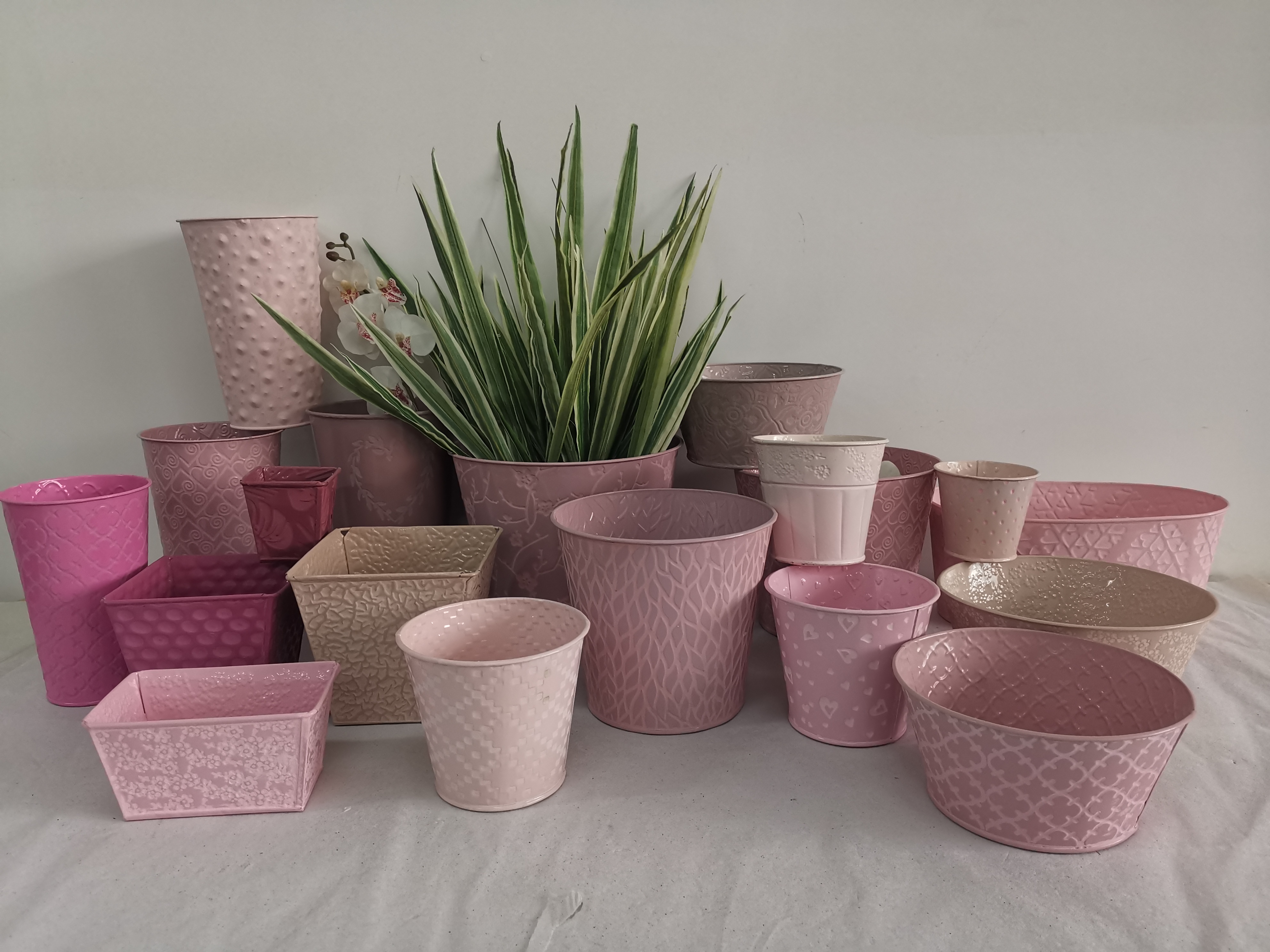 J&F COMPANY LIMITED – Metal pot 2