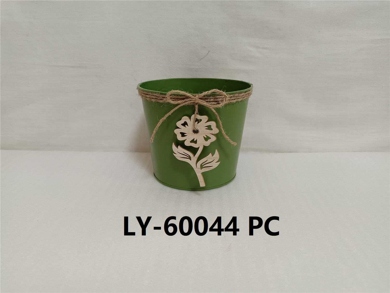 Easter metal bucket， garden bucket