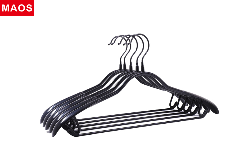 PVC coating metal clothes hanger with wide shoulders