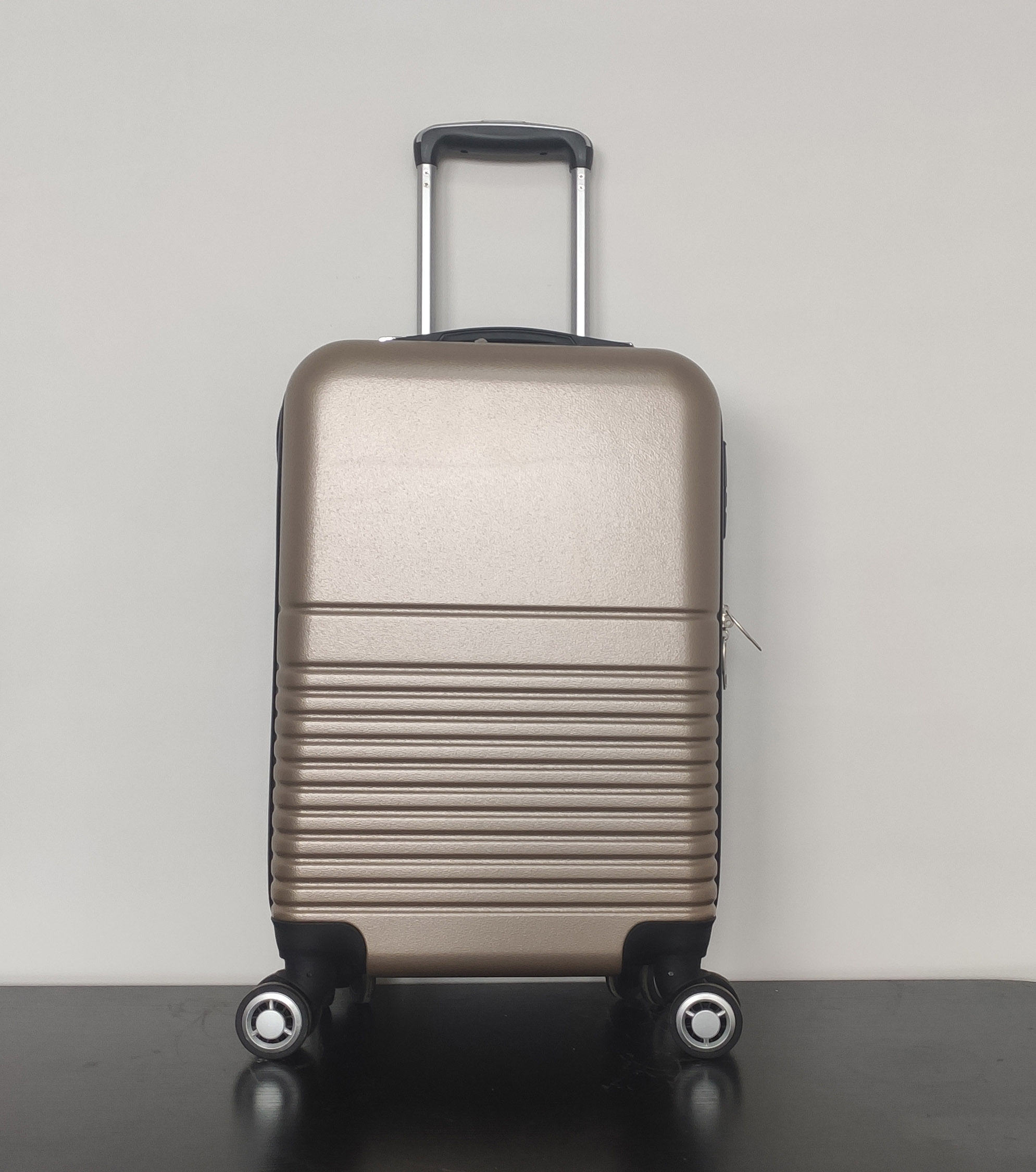 Jiangxi aolaite luggage Co., Ltd – ropa deportiva 4
