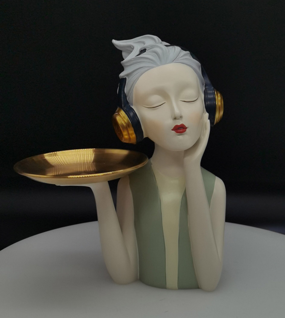 Polyresin Fashion Girl