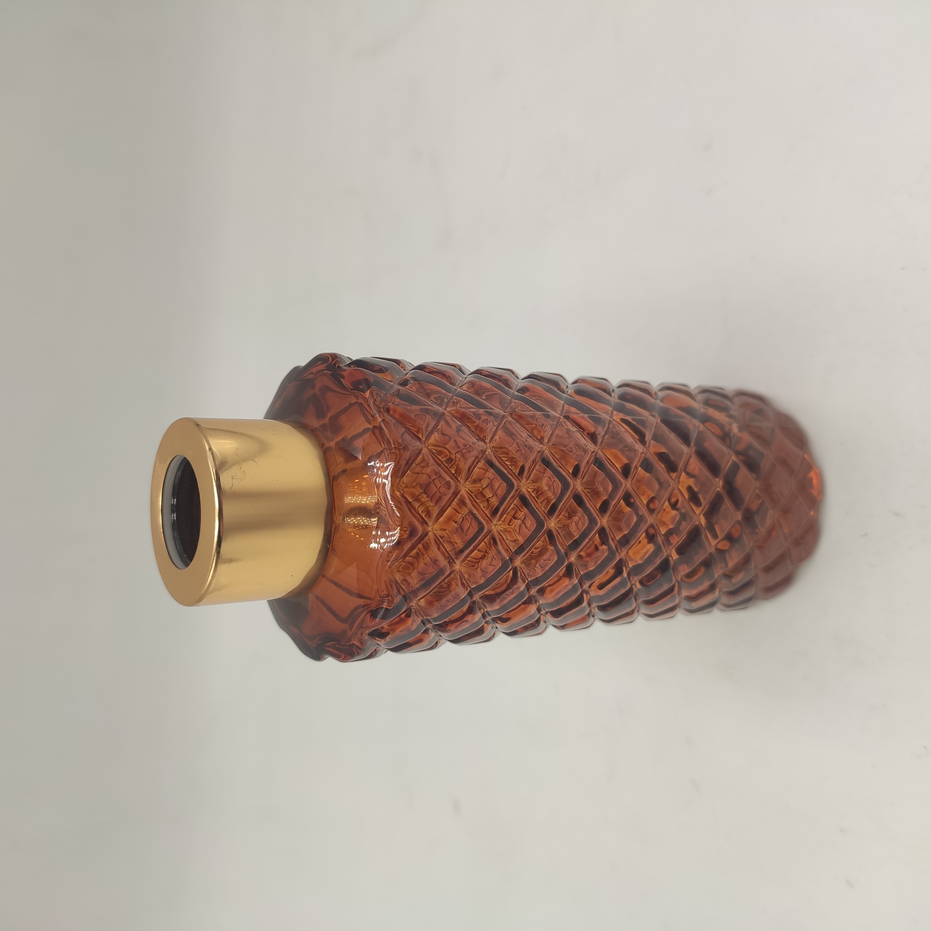 150 ml embossed pressed glass diffuser with amber color