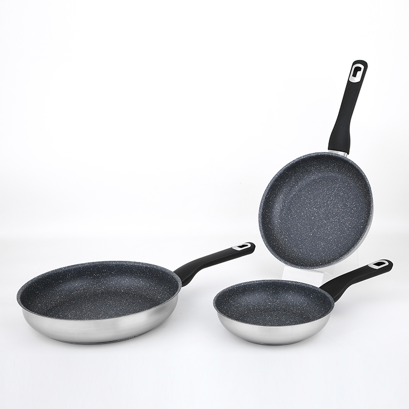 Frying pan with new bakellite handle