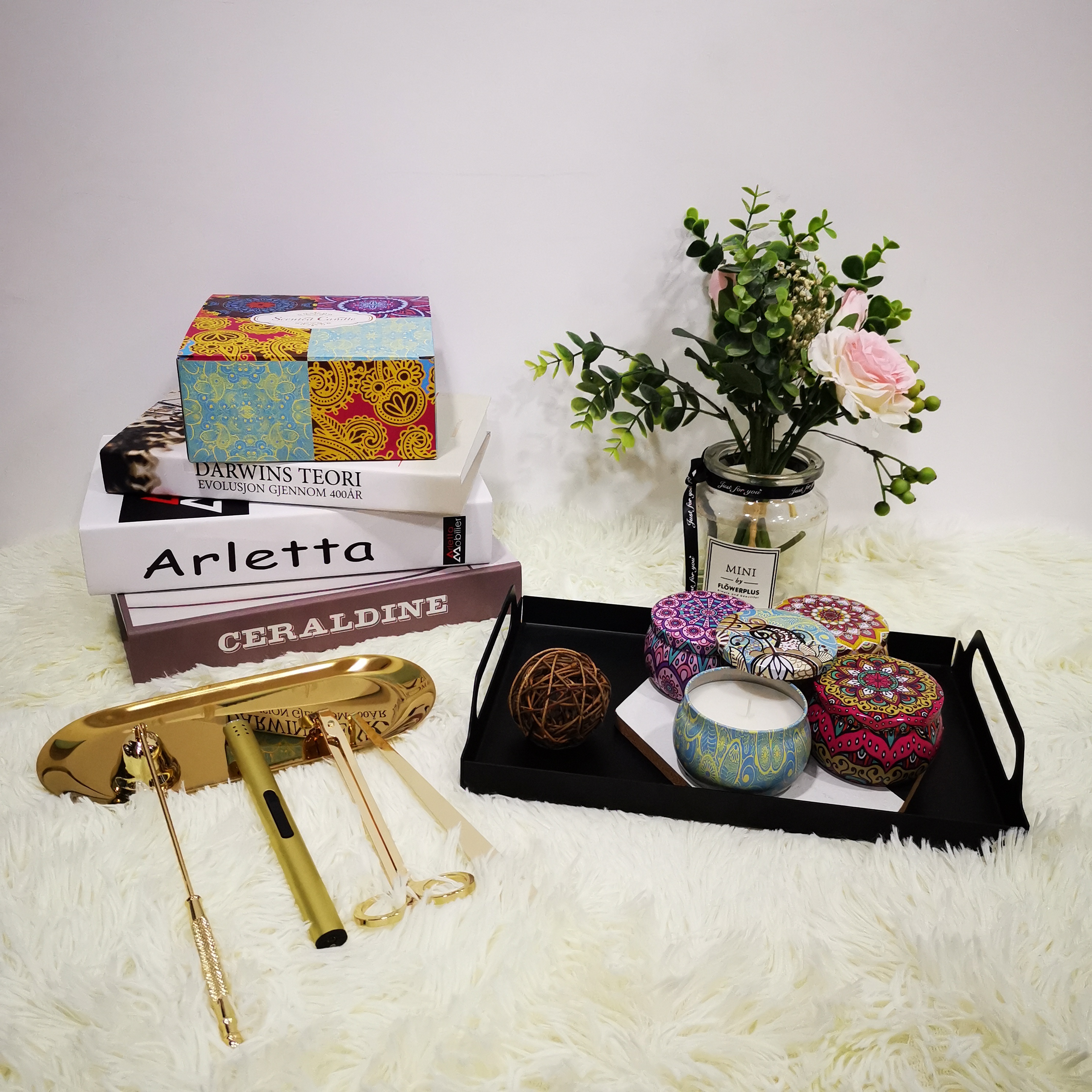 4.4OZ Tin scened candle set gift