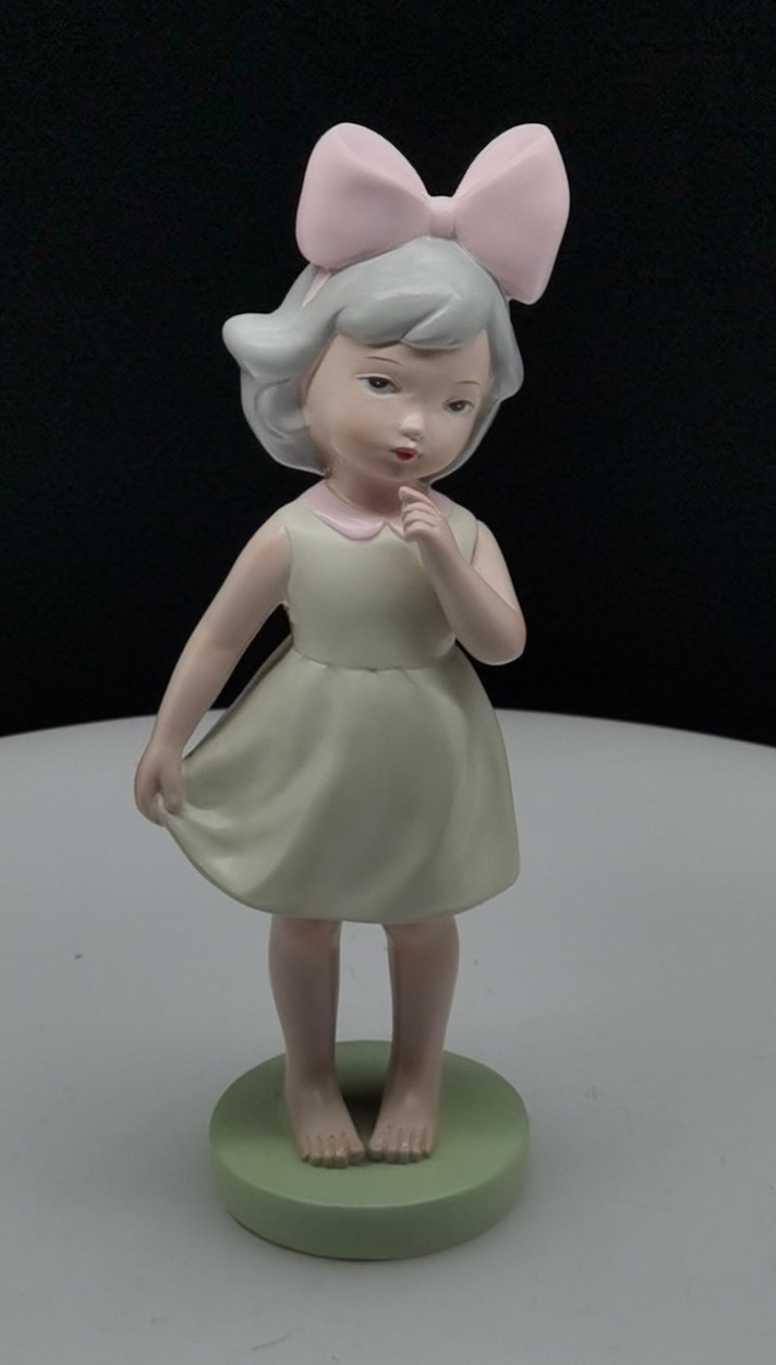 Polyresin Lovely Girl