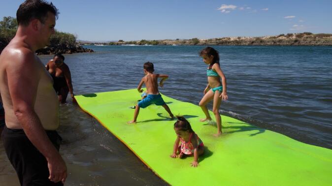 Different size of XPE foam water floats high density and buoyance swim float mats