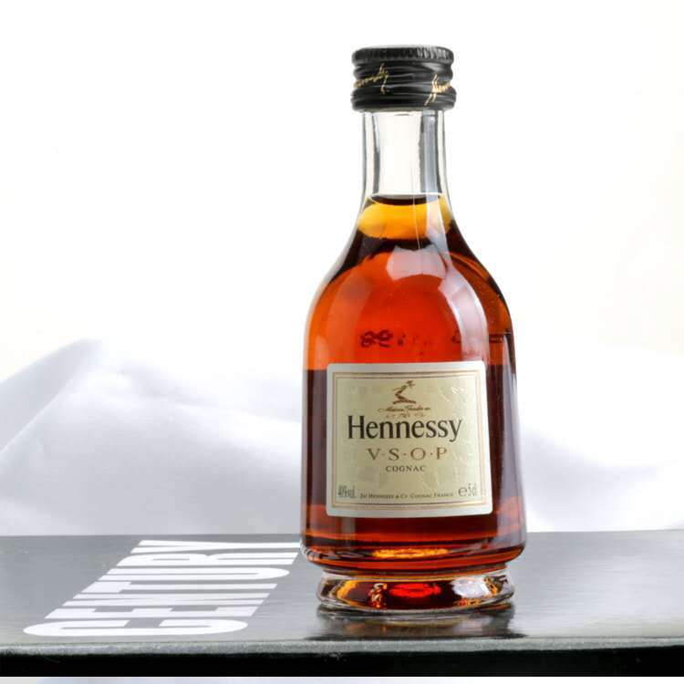 50ml 100ml mini glass liquor bottle for vodka whiskey wedding gift small glass bottle