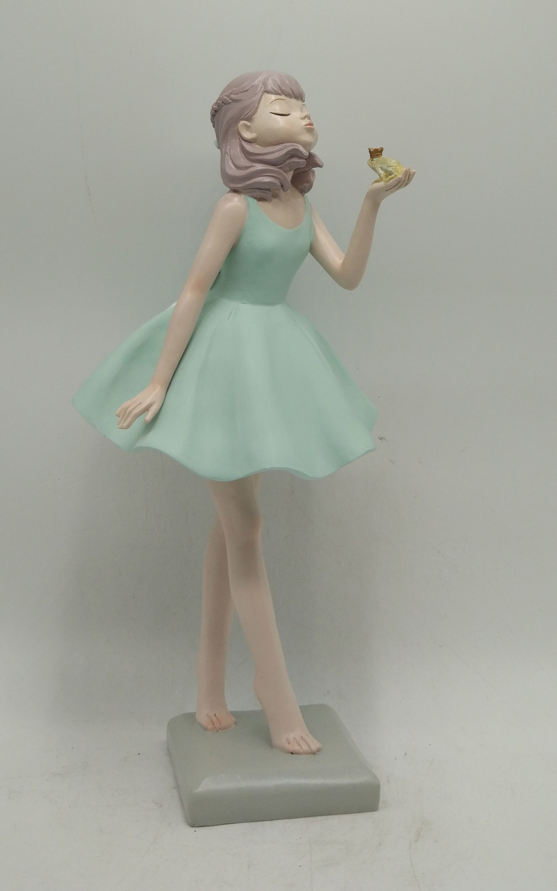Polyresin Lovely Girl
