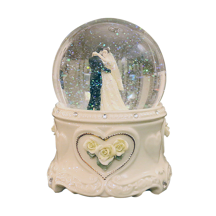 Romantic wedding snow globe