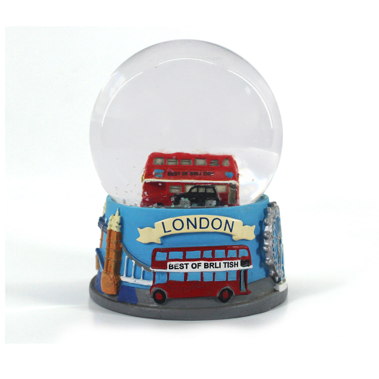 Famous landmarks snow globe