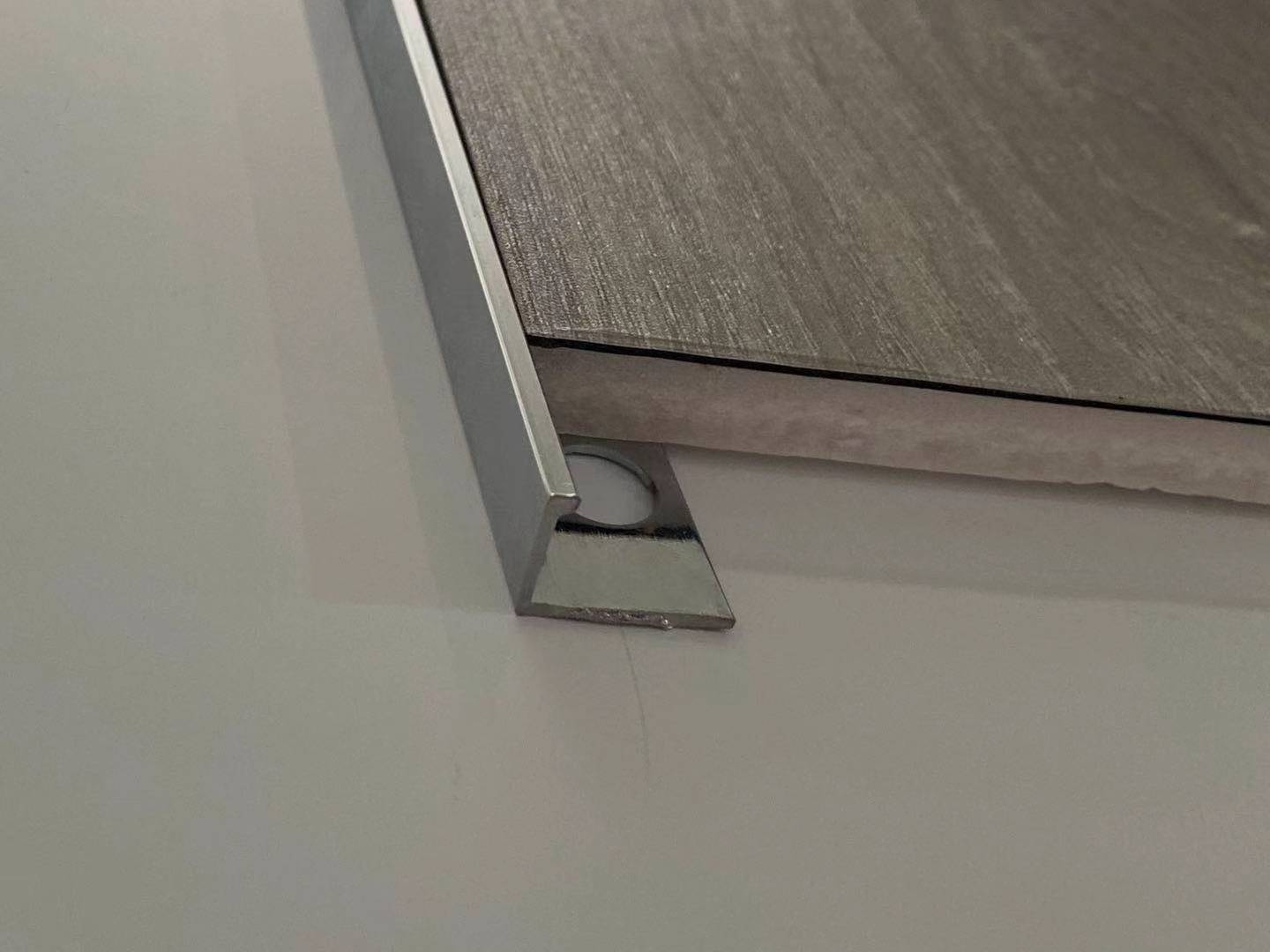 Aluminum Roundtile Trim Ase