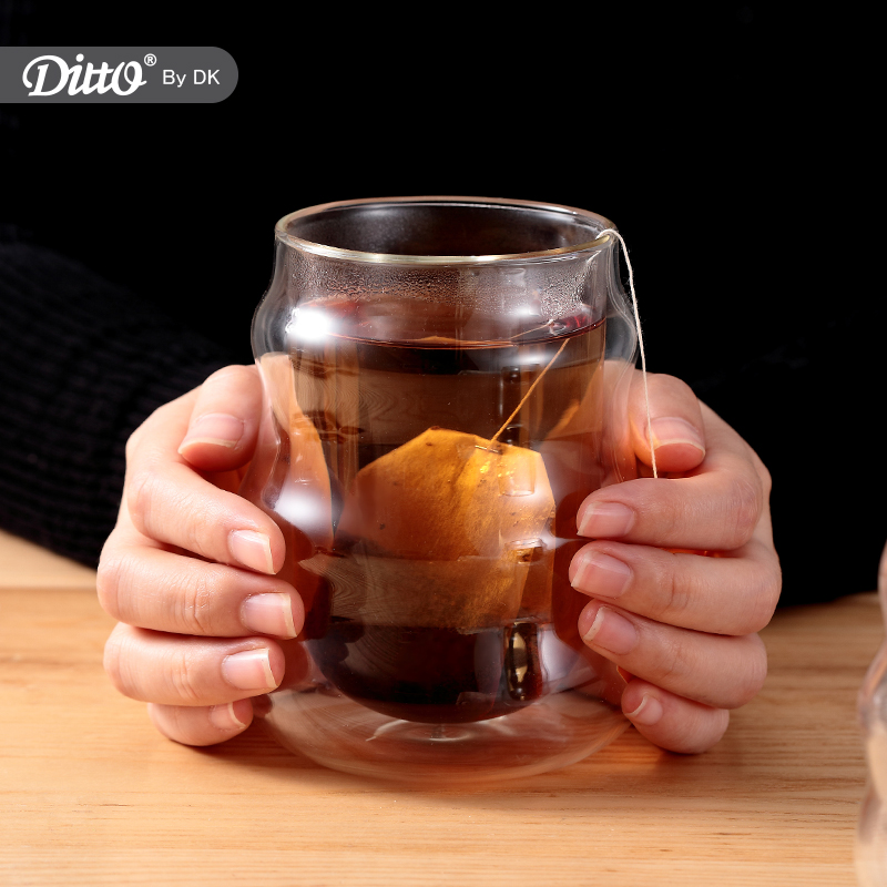 Double Wall Glass Tea Cup With Curved Body/ Heat resistant glass mug