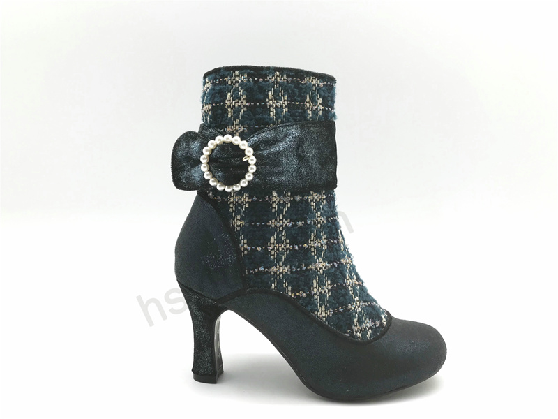 Women's shoes with high heel， embroidery， retro