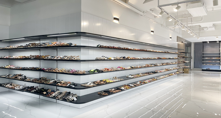 Jieyang Jinyali Hardware and Plastic Co., Ltd. – blow-up slippers 3