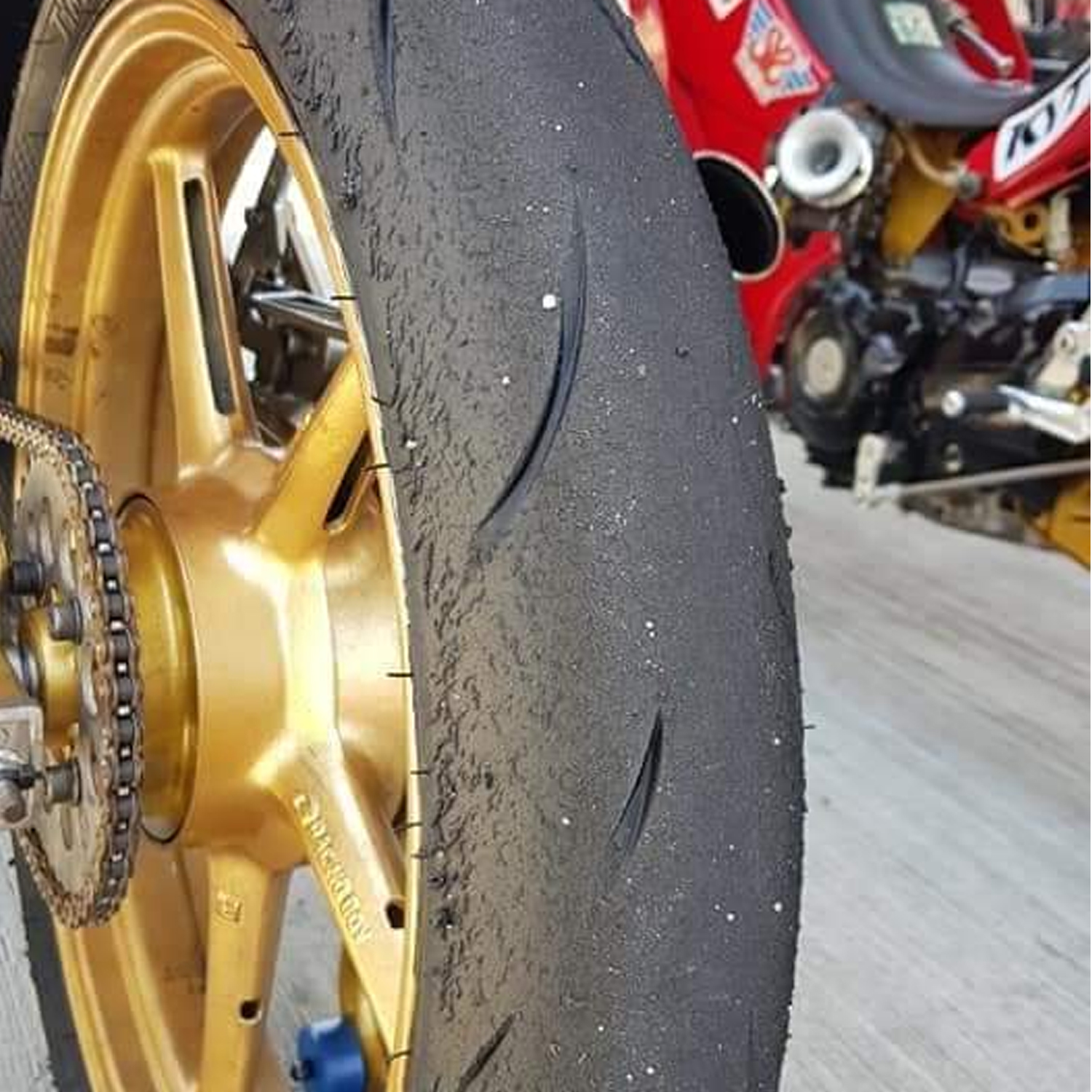 TS-699R Hot-melt Tyre