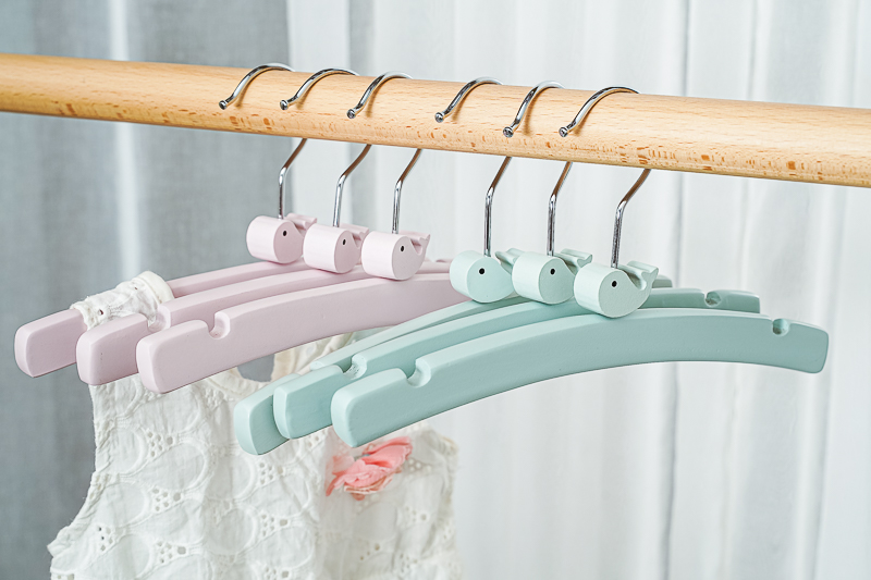 036 High Quality Colorful Wooden Kids Clothes Hangers With Notches