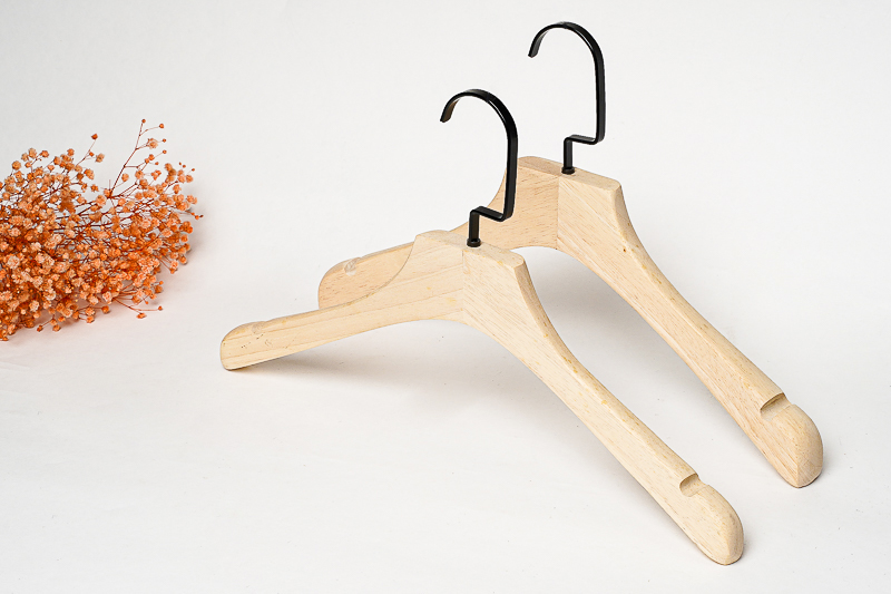 031 High Quality Beech Wooden Clothes Hangers With Customer Logo
