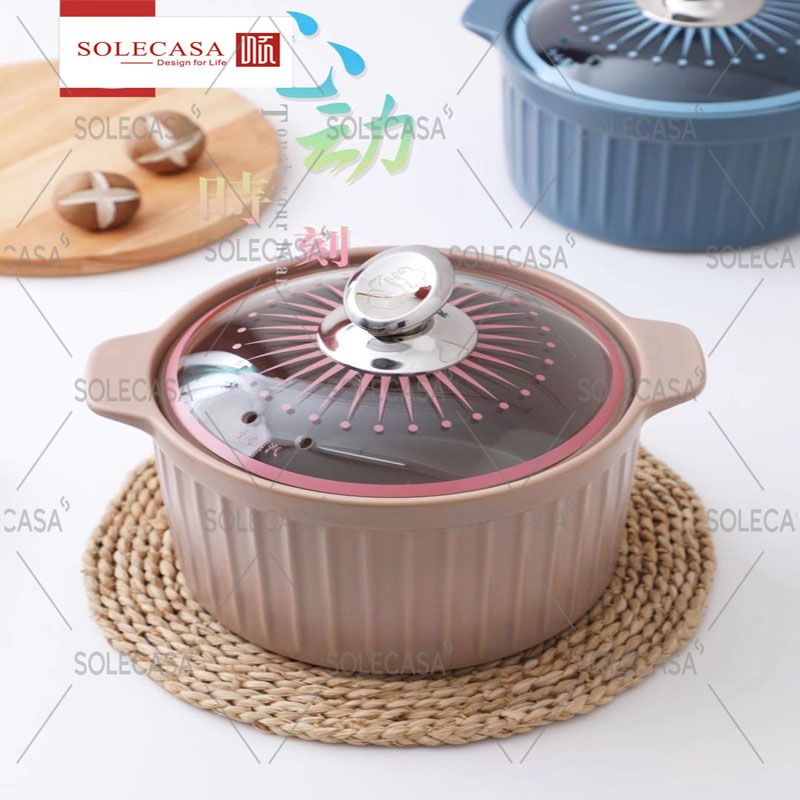 Vertical pattern colored heat-resistant casserole