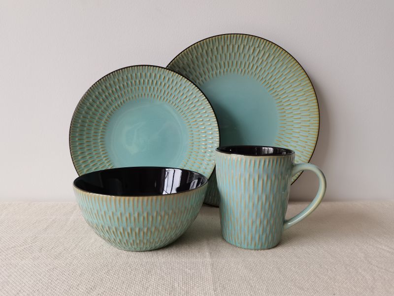 Reactive glaze dinnerware