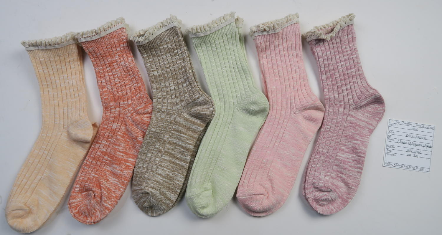 Women shot socks with lace