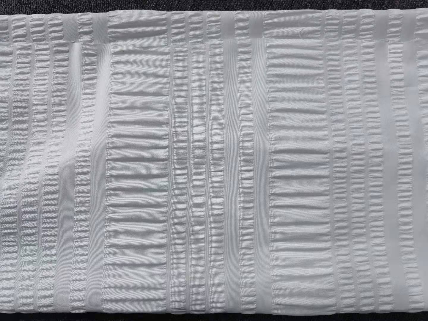 Irregular wrinkle microfiber fabric