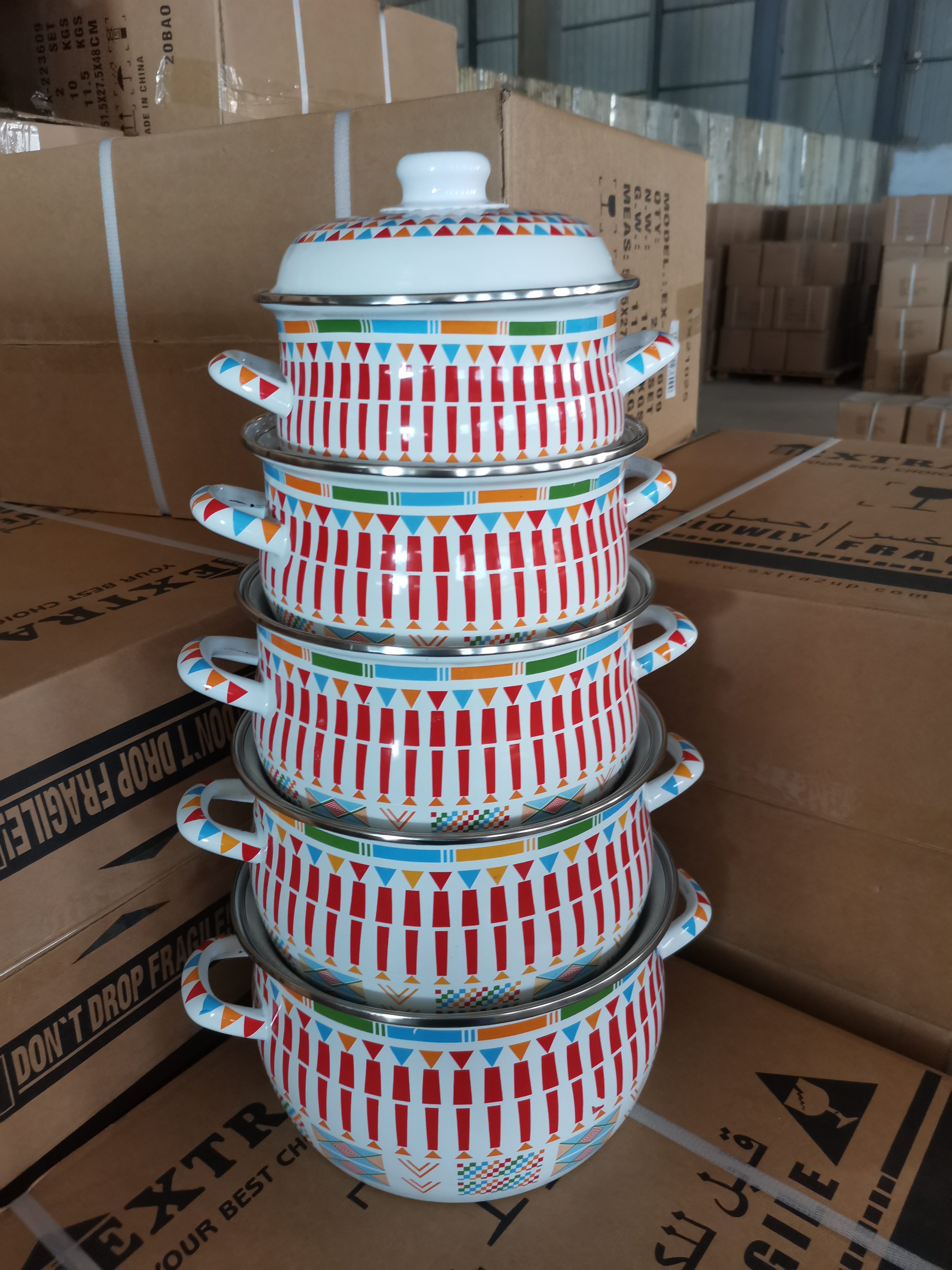 773 Enamel casserole