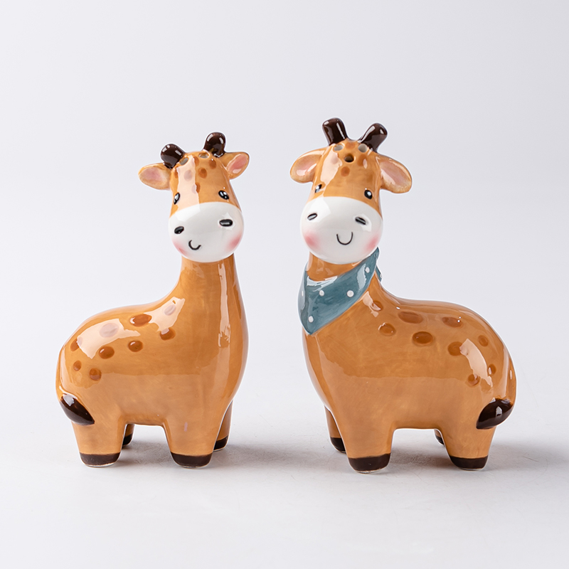 Ceramic Giraffe Series Pepper Bottle Set