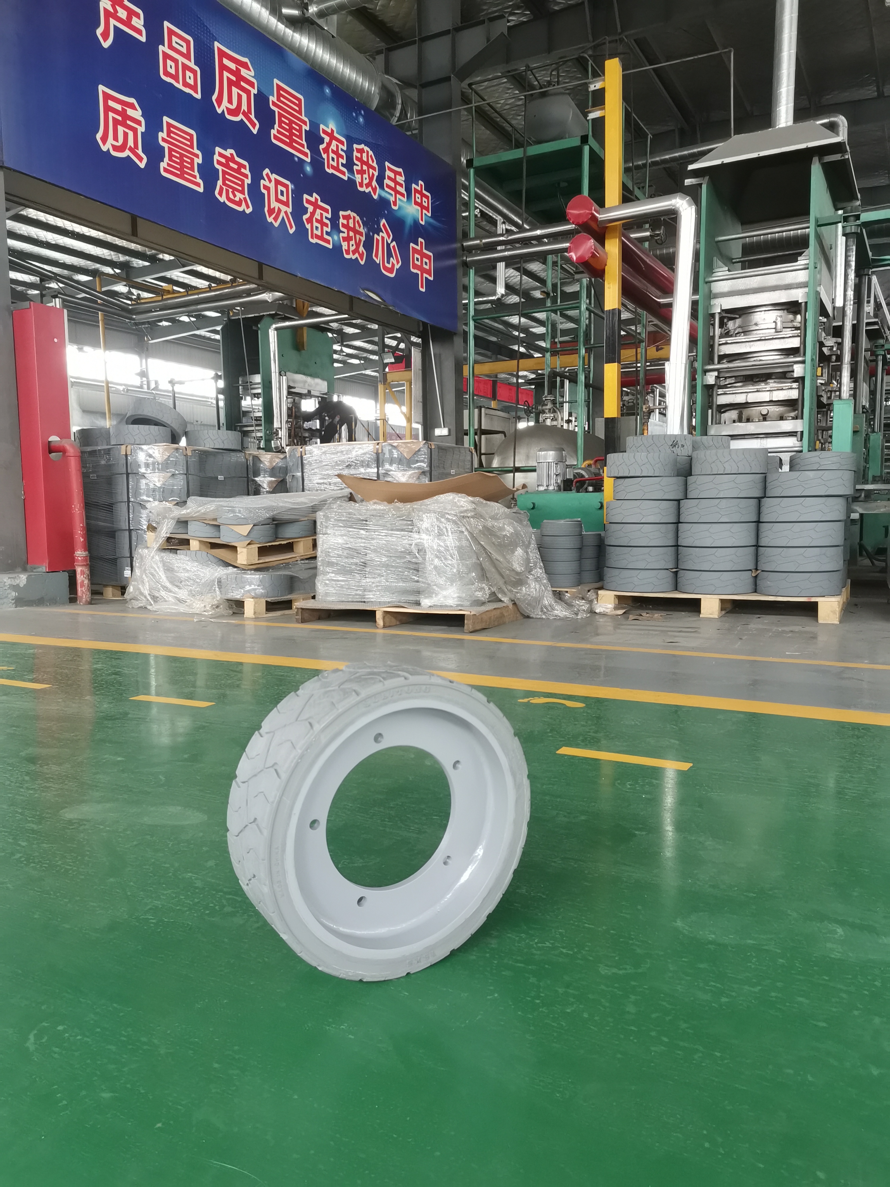 Dingli Scissor Lift Solid Tire
