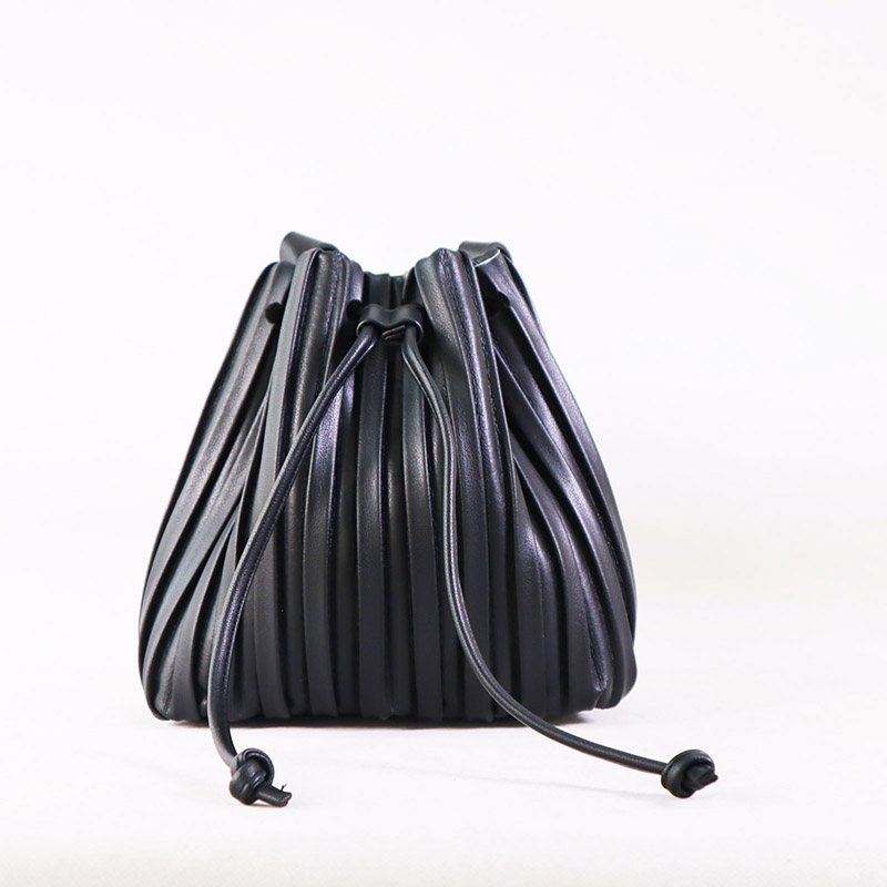 Pleat fabric drawstring shoulder bag