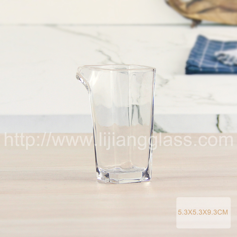 Glass bottle