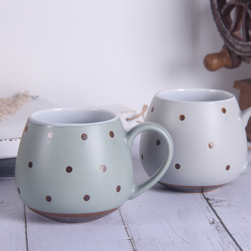 Retro shiny dot stoneware mug