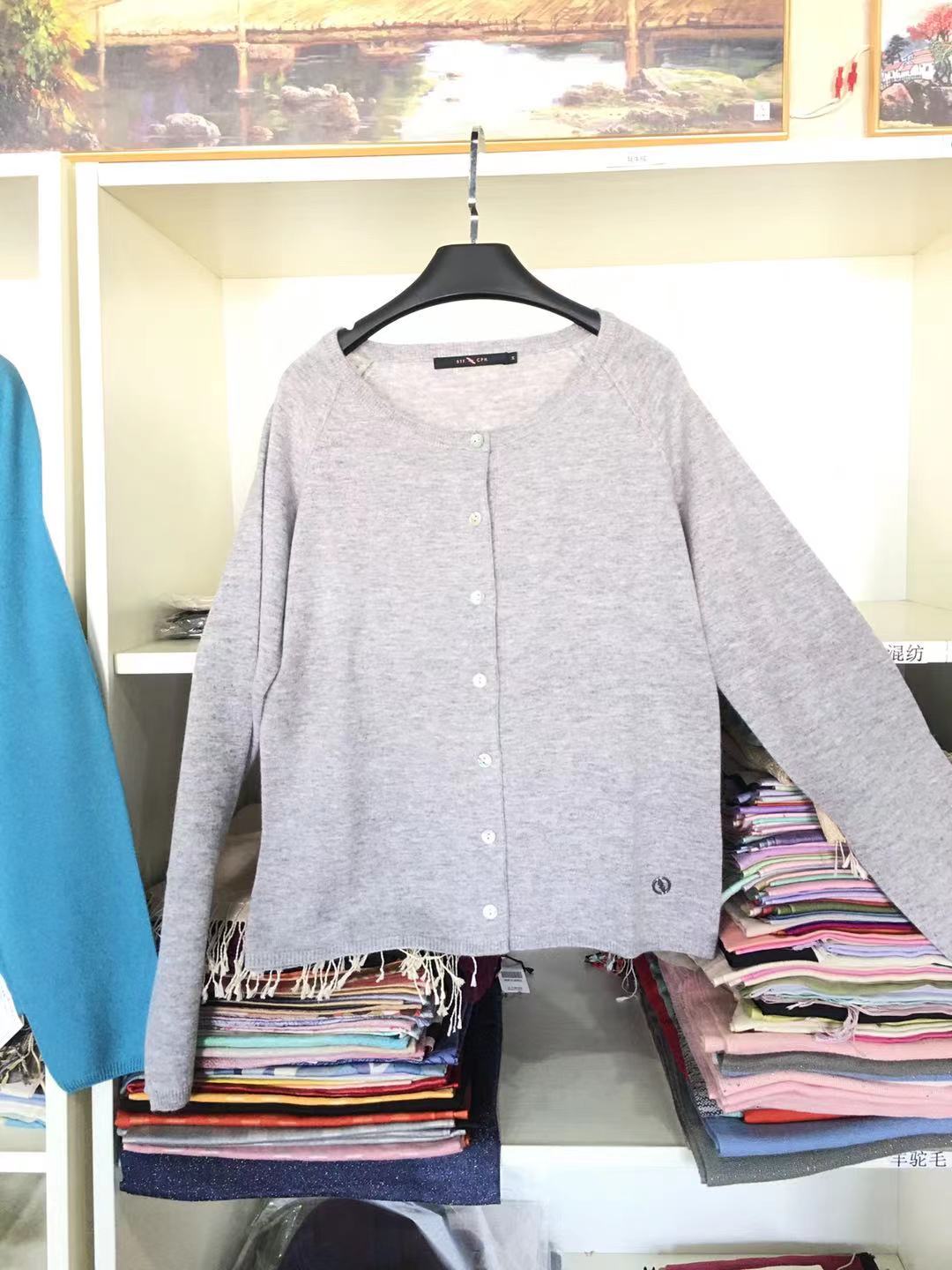Cashmere cardigan for woman