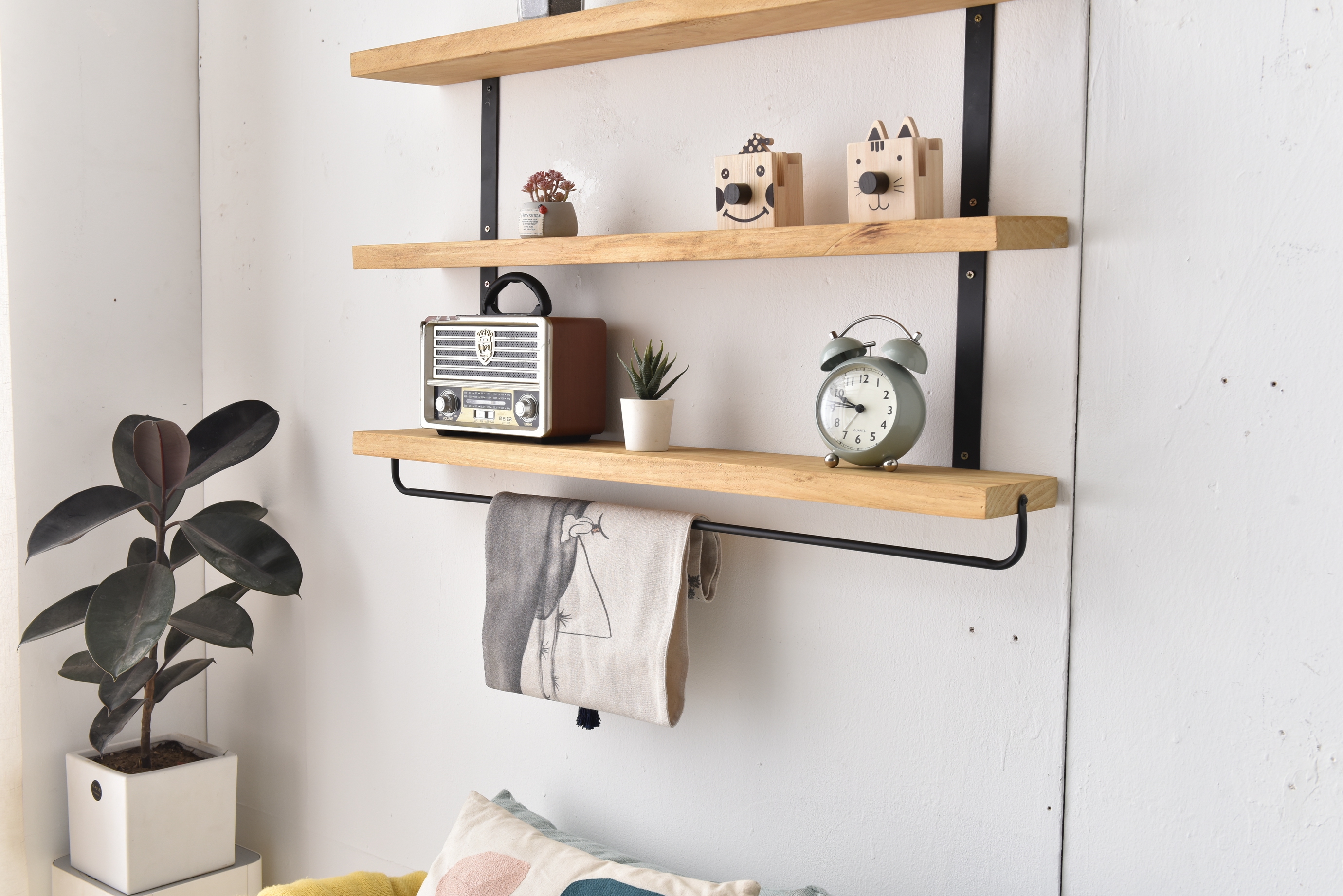 Metloop 3 layers wall deco rack Metal rack in black